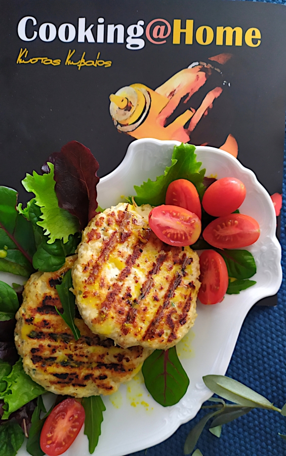 Turkey burgers with mustard-honey sauce is a favorite recipe, especially for women,when they want something easy, light and utterly delicious.