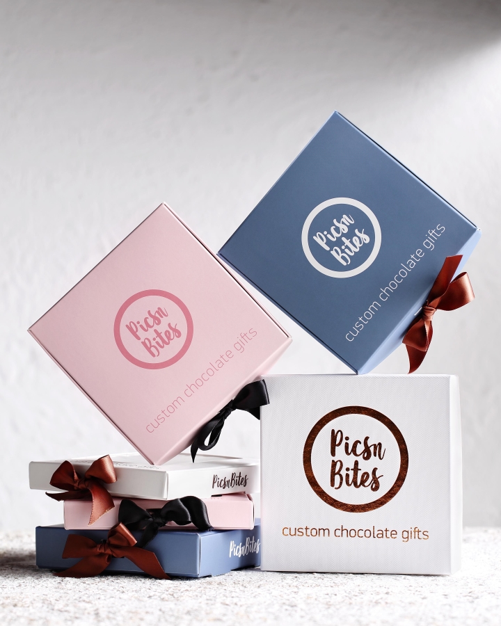 Picsnbites is a Greek company located in Alimos, which produces high quality handcrafted chocolate gifts with love, passion and authenticity.