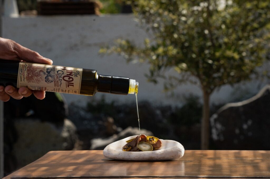 Το Olive Oil Bar συνδέεται με ένα γαστρονομικό αφήγημα που επενδύουν τα εστιατόρια με στόχο την ανάδειξη του πλούτου της μητέρας γης.