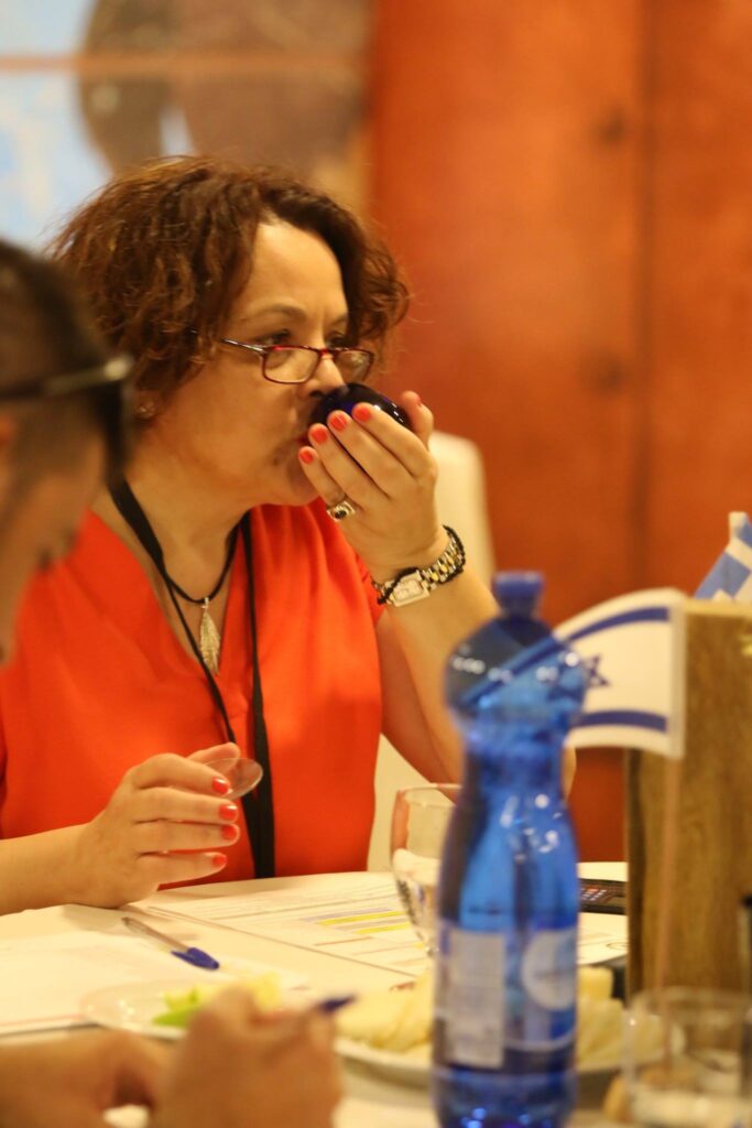 Η Μαρία Κατσούλη, Διευθύντρια του ATHENA International Olive Oil Competition συζητά για τους στόχους του διαγωνισμού και πως μπορεί το Ελληνικό ελαιόλαδο να ξεχωρίσει.