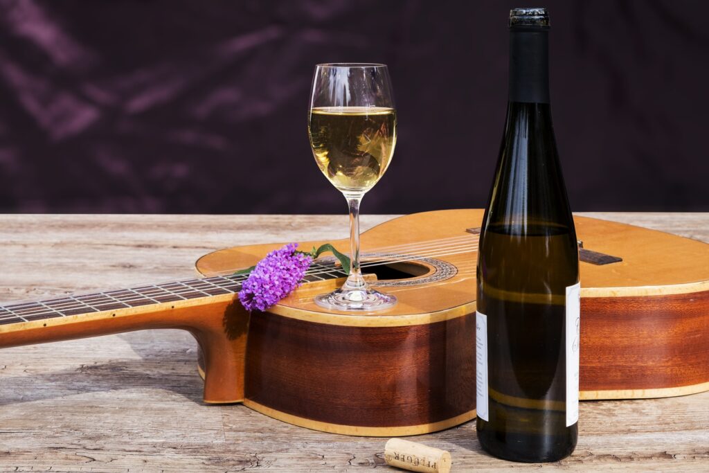 Τα natural wines για την Μαρούλα Μαυρογιαννοπούλου παρουσιάζουν μία ιδιαίτερη δυναμική εσωκλείοντας  ένα ξεχωριστό αφήγημα βιολογικής αμπελουργίας και έχοντας καταφέρει να κερδίσουν μία αξιοζήλευτη θέση στο τραπέζι του οινόφιλου κοινού.