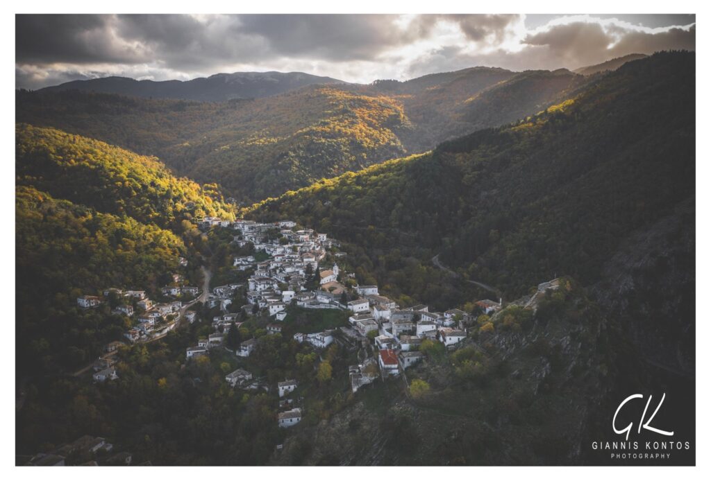 Μικρά χωριά της Ελλάδας που διατηρούν άσβεστη τη φλόγα της παράδοσης