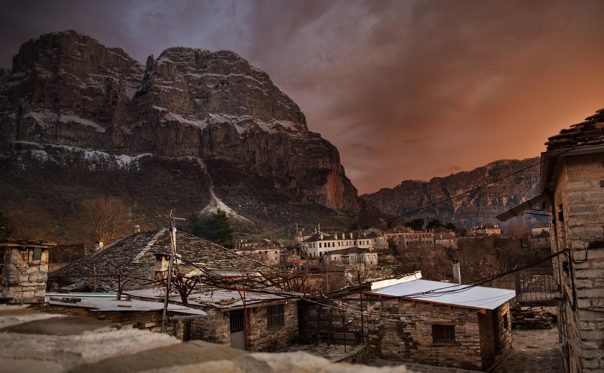 mountains-4105678_1920