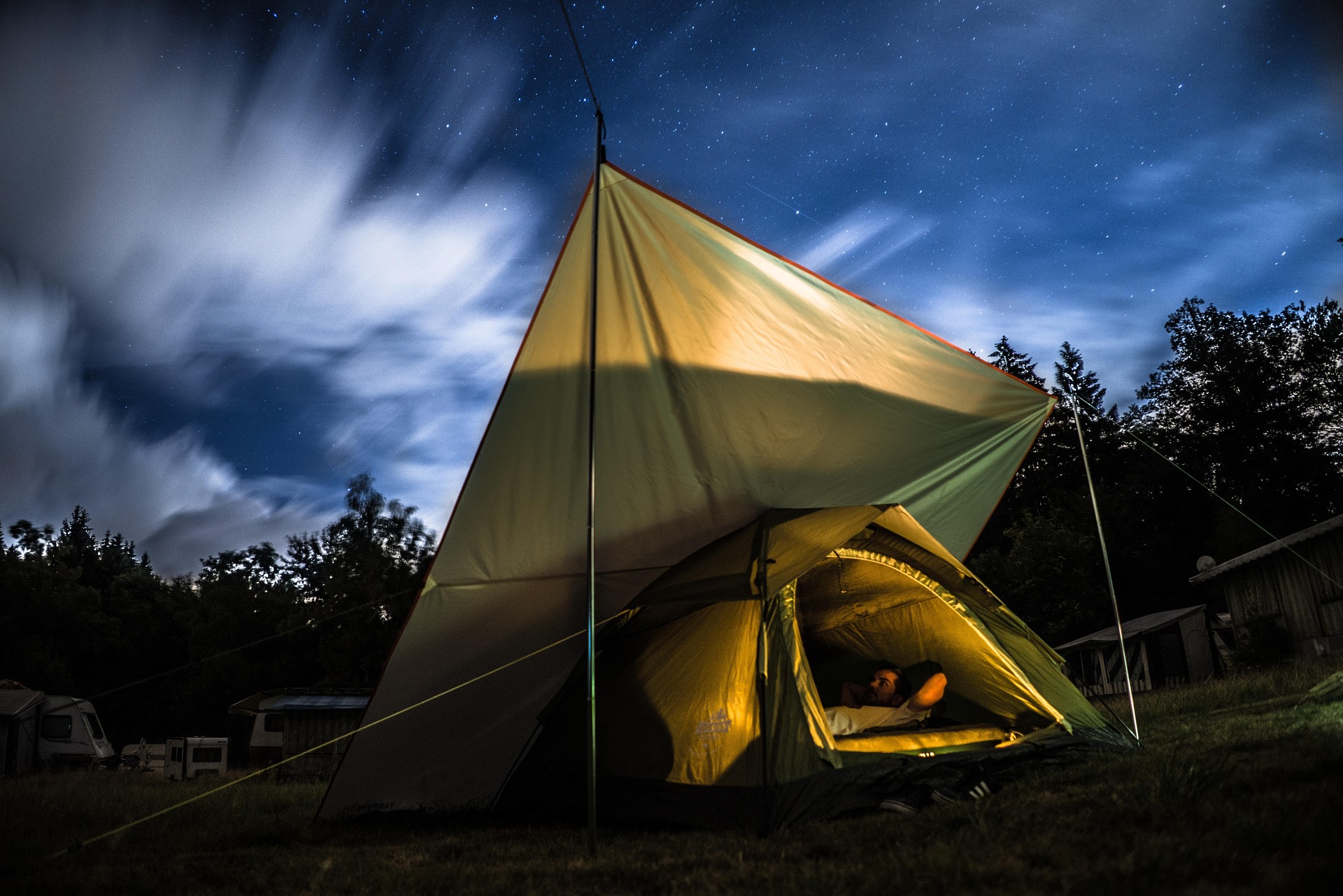 camp-4522970_1920