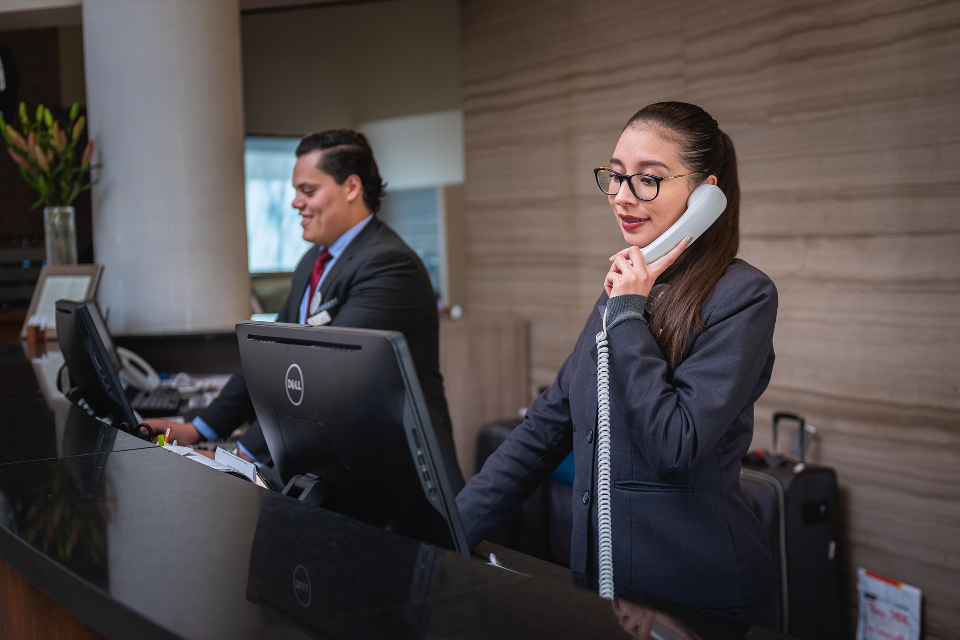 rodrigo_salomonhc-receptionists-5975962_1920